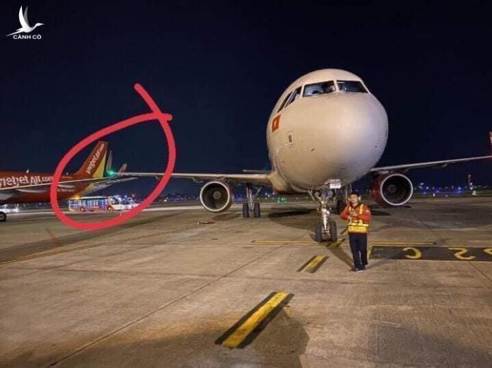2 máy bay của Vietjet va nhau gãy đầu cánh tại sân bay Nội Bài