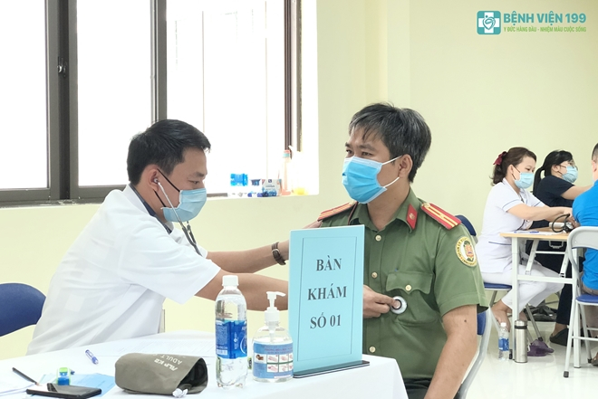 200 CBCS Công an Đà Nẵng được tiêm vaccine COVID-19