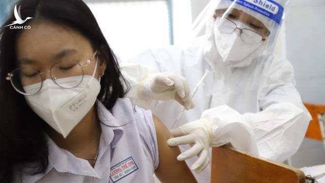 40.000 trẻ 12-17 tuổi ở TP.HCM đã tiêm vaccine, chưa có trường hợp phản ứng nặng