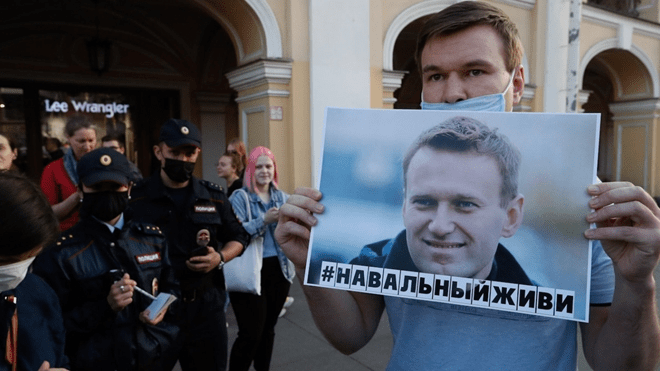 Bác sĩ Nga phản đối đưa nhân vật đối lập Navalny ra nước ngoài sau nghi án đầu độc