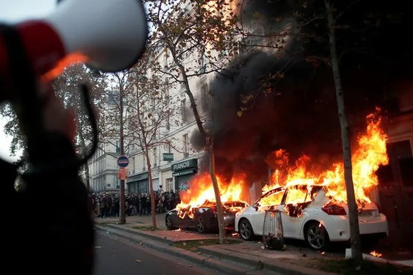 Bạo loạn bùng phát toàn nước Pháp, phản đối dự luật an ninh mới