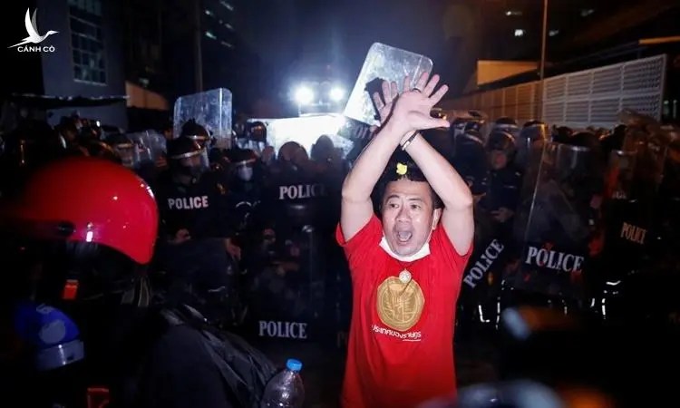 Cảnh sát đụng độ người biểu tình Thái Lan