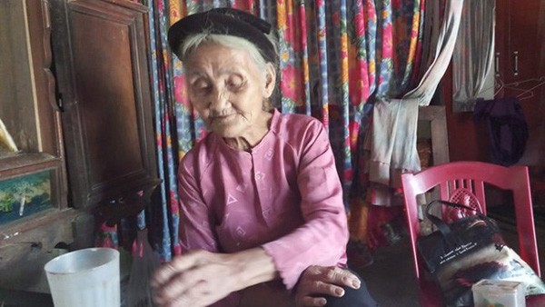 Cụ bà 83 tuổi xin thoát nghèo: Chỉ những người tử tế mới làm thế!