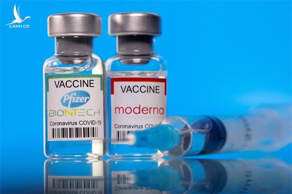 Cuộc đua mạo hiểm của 2 nhà sản xuất vắc xin Covid-19 thành công bậc nhất