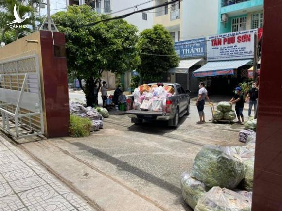 Đi chợ giúp, một phường ở TP.HCM bị ‘bom hàng’ 30 đơn trong một ngày