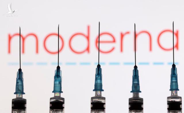 Giám đốc Moderna lo ngại rằng năm 2022 mới có vắc xin mới chống biến thể Omicron