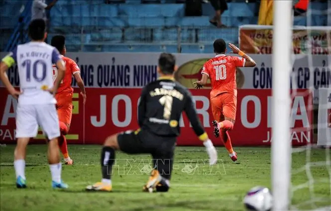Hà Nội thất thủ 0-1 trước Bình Định ngay tại sân Hàng Đẫy
