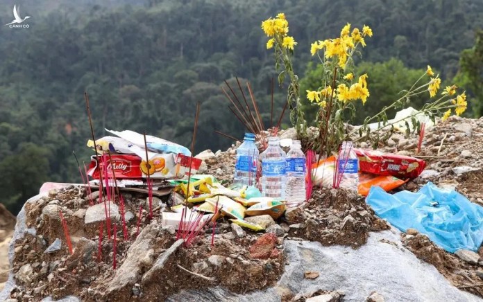 Hiện trường tìm kiếm 13 nạn nhân mất tích ở Trà Leng
