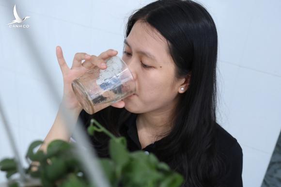 Khuyến cáo uống đúng, đủ nước với bệnh nhân COVID-19