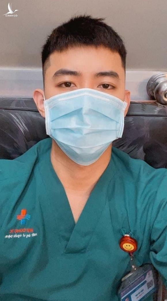 Kỹ thuật viên y tế ở TP.HCM: ‘Xót xa khi đọc phim chụp phổi của F0’