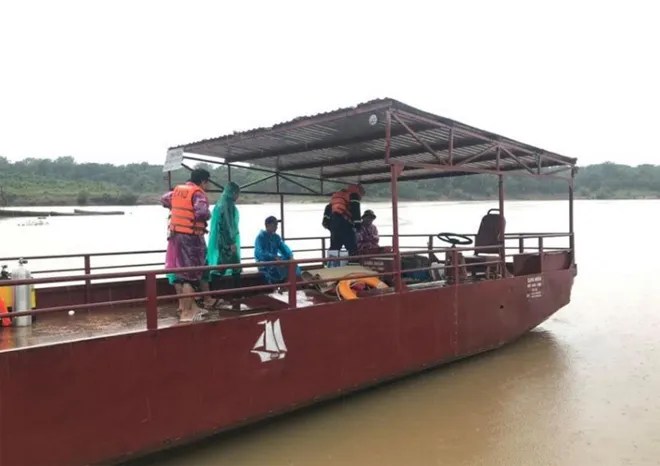 Lật thuyền trên sông Sê San, 3 người thoát chết, 1 người mất tích