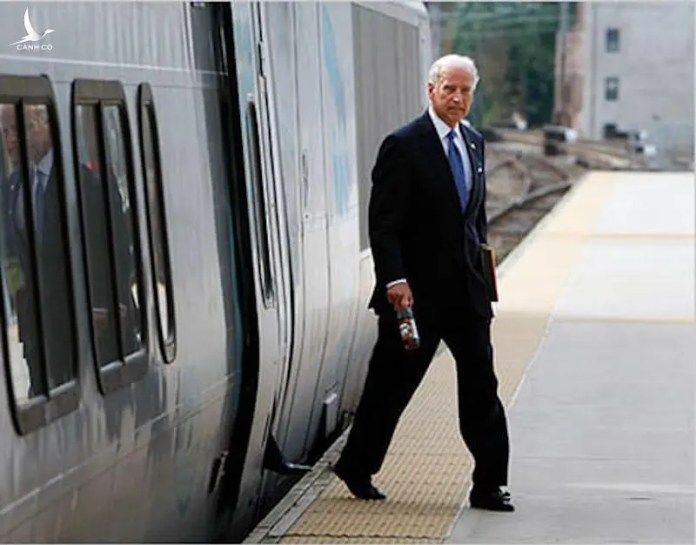 Lý do đau lòng khiến ông Biden dành gần một nửa đời người để đi làm bằng tàu hỏa
