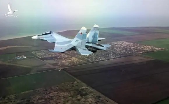 Máy bay Su-30 của Nga đâm xuống rừng
