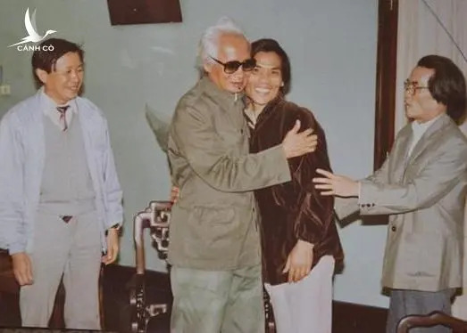 Mối tình “bông huệ trắng” – Câu chuyện tình trong sáng của Chủ tịch Hồ Chí Minh