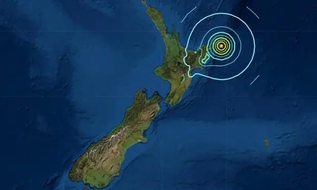 New Zealand phát cảnh báo sóng thần liên tiếp, người dân tháo chạy trong đêm