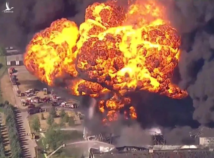 Nguy hiểm: Nổ nhà máy hóa chất ở bang Illinois, Mỹ khiến hơn 1000 người sơ tán khẩn cấp