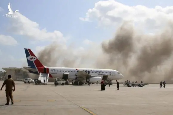 Nổ hàng loạt ở sân bay Yemen, ít nhất 26 người chết