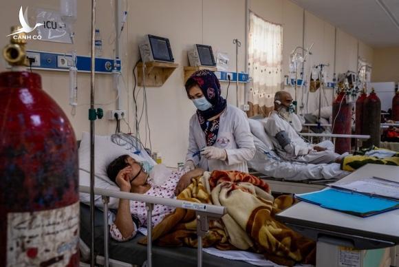 Sân bay Kabul tê liệt, WHO chỉ còn đủ nguồn cung y tế ở Afghanistan trong một tuần