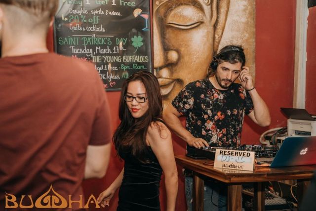 Sao có thể dùng tên Đức Phật đặt tên cho quán bar ?
