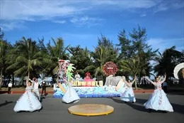 Sôi nổi Lễ hội Bánh chưng - Bánh giầy ở vùng biển Sầm Sơn