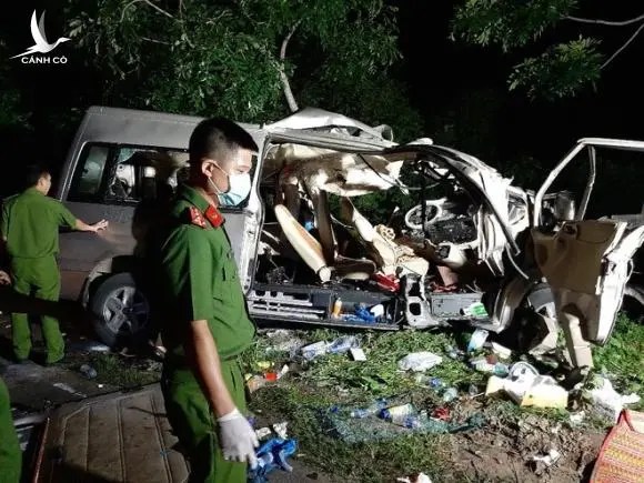 Tai nạn thảm khốc ở Bình Thuận, ít nhất 8 người chết