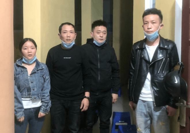 Tài xế hám lợi chở 4 người Trung Quốc nhập cảnh lậu đi xuyên Việt