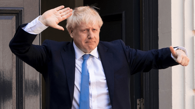 Thủ tướng Anh Johnson sắp từ chức vì... lương thấp?