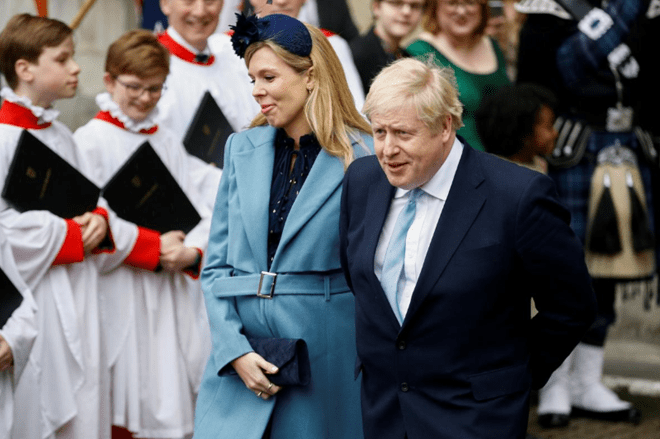 Thủ tướng Anh và hôn thê hạnh phúc đón con trai chào đời