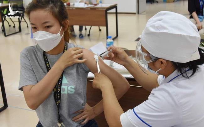 TP.HCM tiêm vaccine tập trung cho người lao đông quay lại làm việc, sinh sống