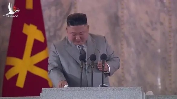Vì sao ông Kim Jong Un khóc khi đọc diễn văn kỷ niệm thành lập Đảng?