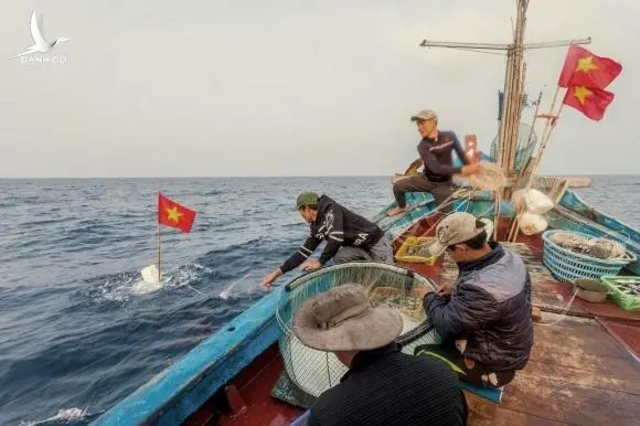 Việt Nam bảo vệ ngư dân trước “lệnh cấm đánh bắt cá” trên biển Đông của Trung Quốc