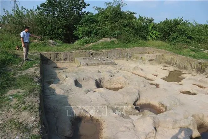Khai quật khảo cổ tại khu vực gò Dền Rắn thuộc Di chỉ khảo cổ học Vườn Chuối   