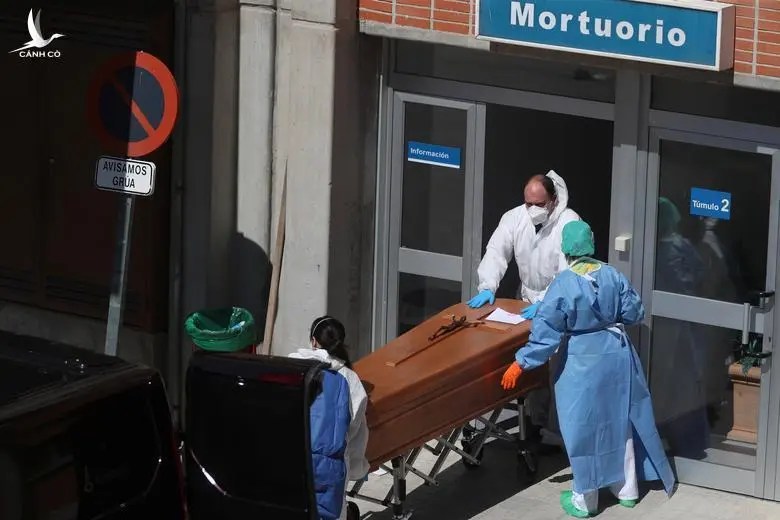 Bác sỹ Tây Ban Nha phải chọn bệnh nhân để cứu, không còn chỗ trống trong nhà xác