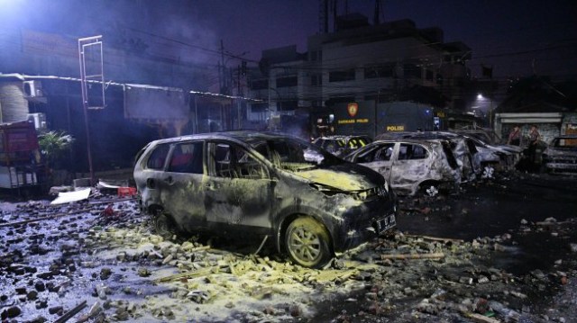 Biểu tình bạo lực tại Jakarta khiến hơn 200 người thương vong