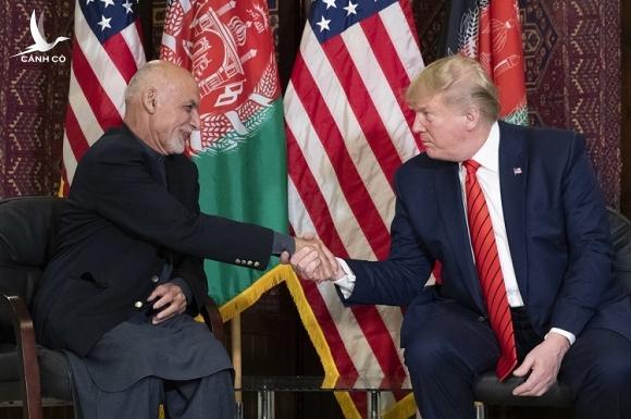 Đến Afghanistan trong đêm, Trump bắn mũi tên đến nhiều đích