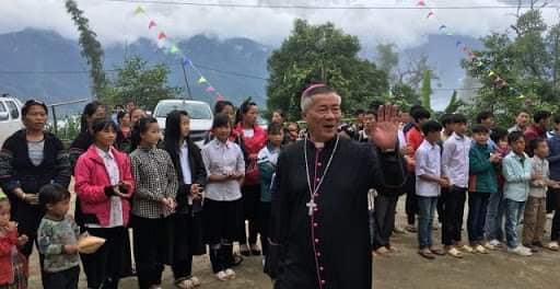 Giám mục Nguyễn Hữu Long đã đích thân về giáo xứ Đạo Đồng