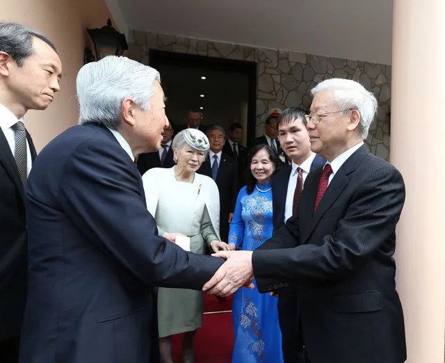 Nhìn lại chuyến thăm lịch sử đến Việt Nam của Nhật hoàng Akihito