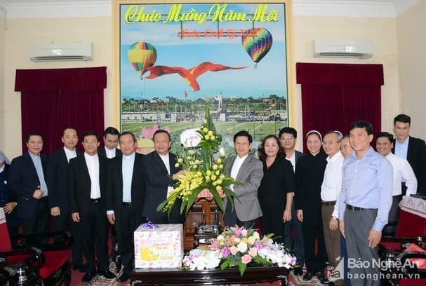 Tòa Giám mục Giáo phận Vinh chúc mừng năm mới Tỉnh ủy, UBND tỉnh, UBMTTQ tỉnh và Công an tỉnh Nghệ An