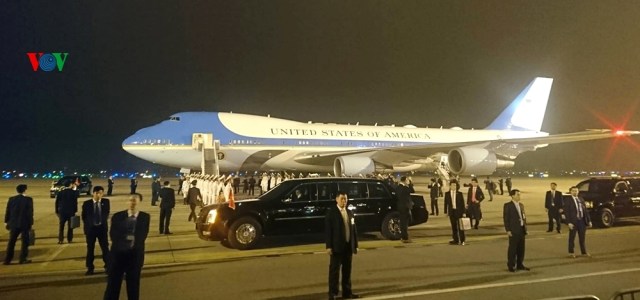 Tổng thống Donald Trump đã đến Việt Nam dự Thượng đỉnh Mỹ-Triều