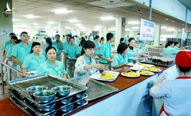 ‘Chúng tôi không hiểu vì sao phải làm thêm ngày thứ bảy’