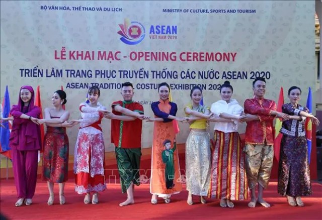 10 quốc gia thành viên ASEAN tham dự triển lãm trang phục truyền thống