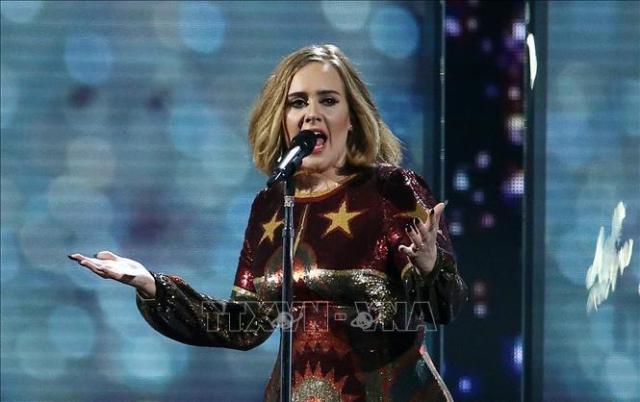 Adele 'gây bão' với đĩa đơn 'Easy On Me'