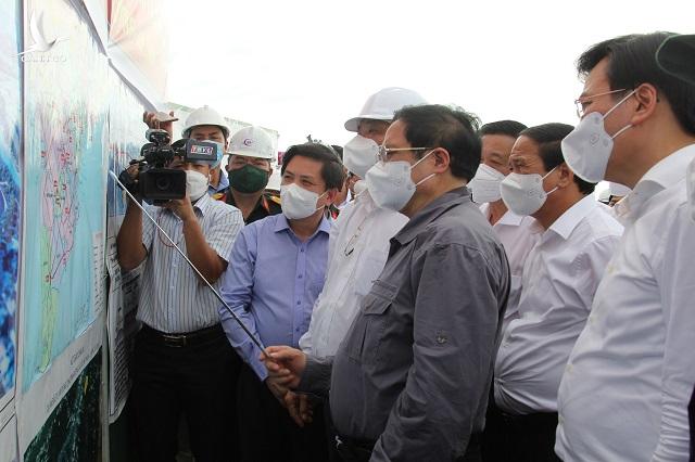 Âm mưu lợi dụng tình hình đầu tư đường cao tốc để kích động chia rẽ vùng miền Âm mưu lợi dụng tình hình đầu tư đường cao tốc để kích động chia rẽ vùng miền