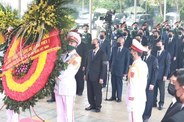 Ảnh: Lãnh đạo Đảng, Nhà nước viếng nguyên Tổng Bí thư Lê Khả Phiêu