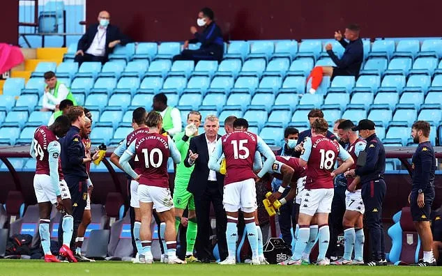 Aston Villa - Man United: 'Tàn phá' Villa Park