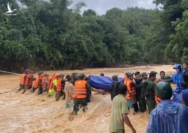 Bạn của người dân miền Trung trong mùa mưa lũ!