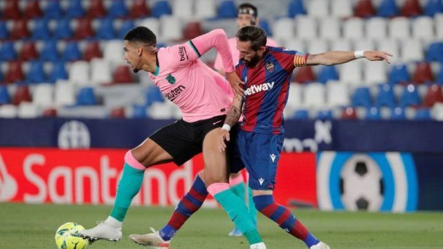 Barcelona - Levante: Cơ hội cuối của Koeman