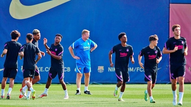 Barcelona liên tục họp bàn việc sa thải huấn luyện viên Ronald Koeman