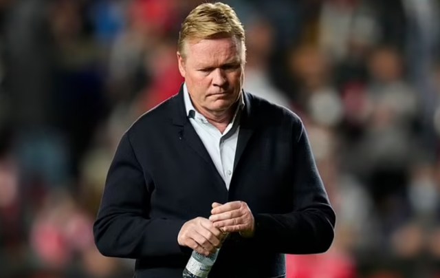 Barcelona sa thải HLV Koeman, chờ đón Xavi