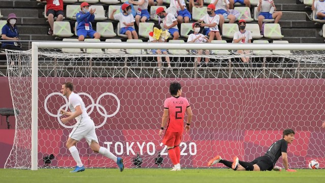 Bất ngờ nối tiếp bất ngờ tại Olympic Tokyo 2020: Olympic Argentina và Olympic Hàn Quốc cùng 'rủ nhau' thua trận